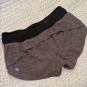Lululemon Speed Up Short *2.5"
Heather Lux Multi Black / Black (First Release)